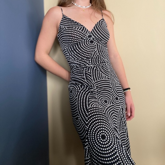 Le Chateau Form Fitting Midi Dress - Picture 1 of 7